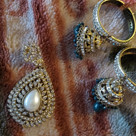 3 /$30 BRAND NEW INDIAN WEDDING JEWELRY SET,UNOPENED AND 2 EARINGS - Picture 4 of 5